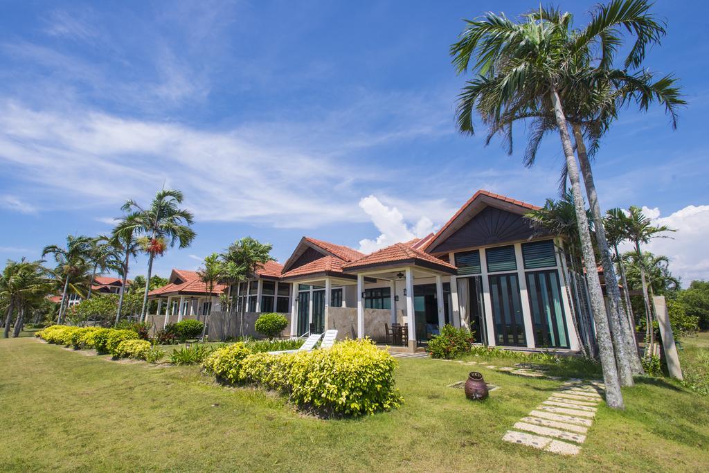 Sabah Beach Villas & Suites Kota Kinabalu Exterior foto